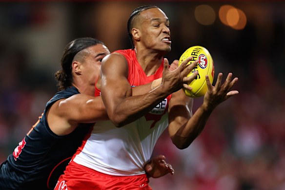 Joel Amartey of the Swans attempts to mark 