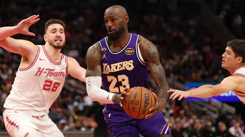 Los Angeles Lakers forward LeBron James (23) splits the defense of Houston Rockets center Alperen Sengun (28).Thomas Shea-Imagn Images
