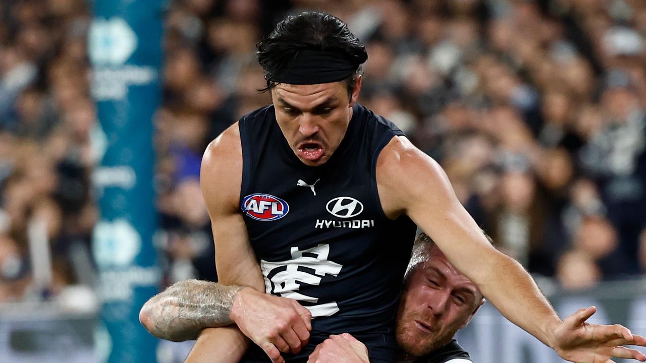 Carlton’s Elijah Hollands admitted to hospital after mental health episode in Collingwood game, drug tests, video, latest news