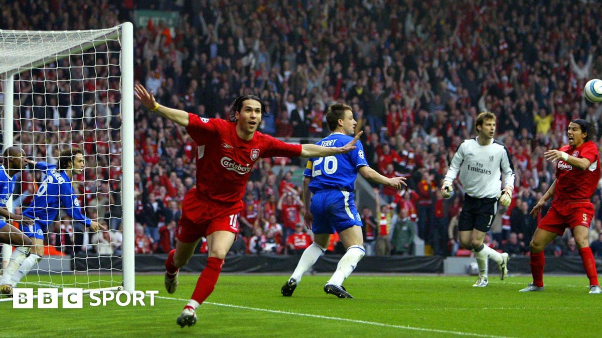 Liverpool's Luis Garcia (C) celebrates scoring a goal as Chelsea's William Gallas (L) tried to clear the ball alongside Ricardo Carvalho (2nd L) in the goal while John Terry (C back) and goalkeeper Petr Cech (2nd R) and Milan Baros (R) look on
