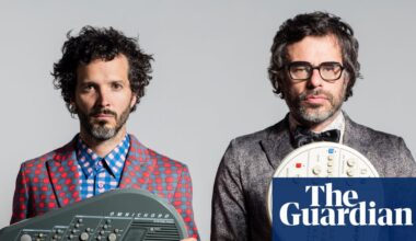Hit New Zealand comedy duo Flight of the Conchords reunion gigs sell out in minutes | New Zealand