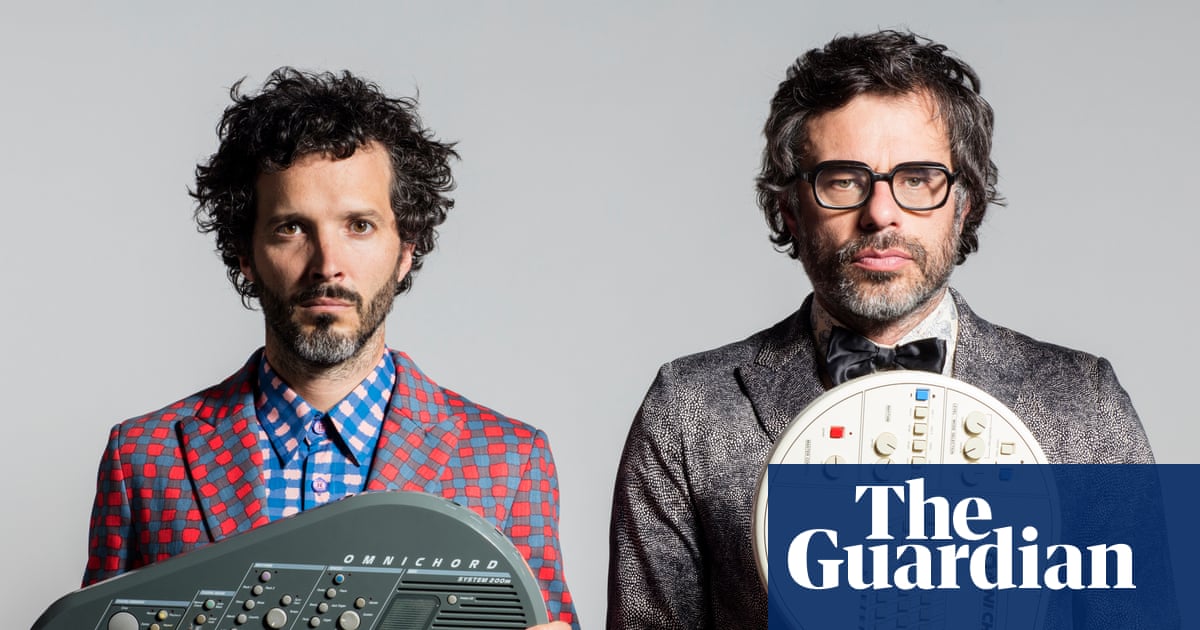 Hit New Zealand comedy duo Flight of the Conchords reunion gigs sell out in minutes | New Zealand