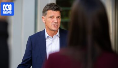 Australia's minimum fuel reserves would double under $800m Coalition plan