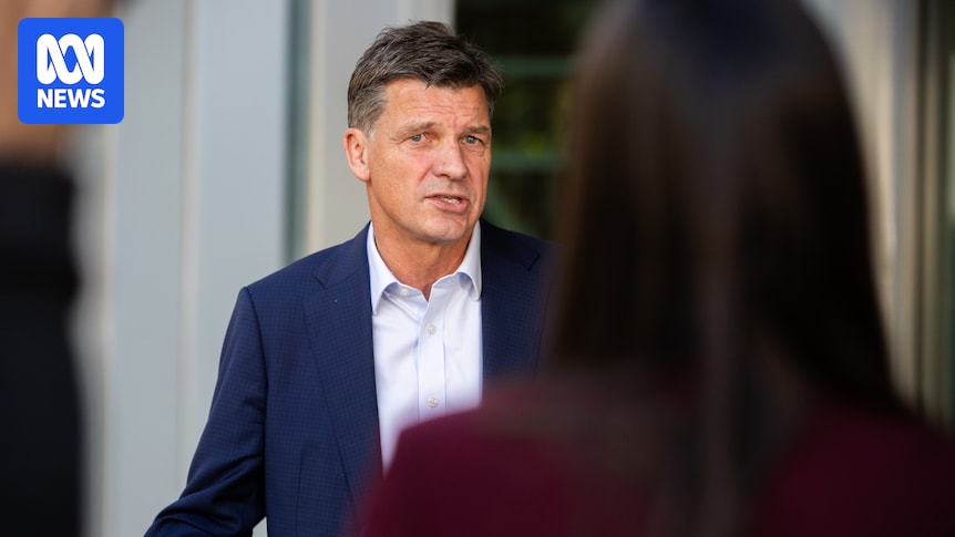 Australia's minimum fuel reserves would double under $800m Coalition plan