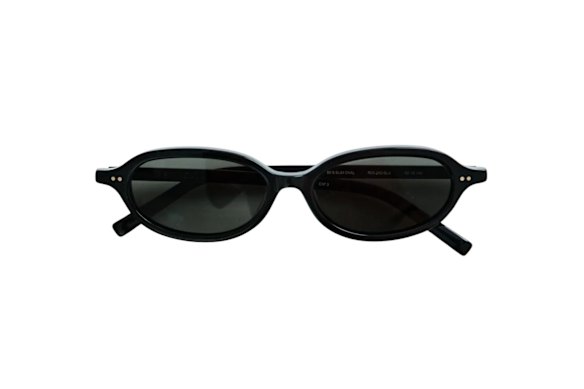 90s slim oval sunglasses.
