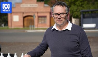 V/Line commuters let down as buses replace trains during Victoria's free public transport solution to fuel crisis