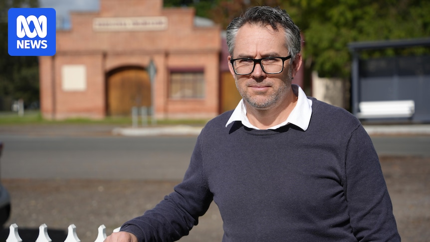 V/Line commuters let down as buses replace trains during Victoria's free public transport solution to fuel crisis