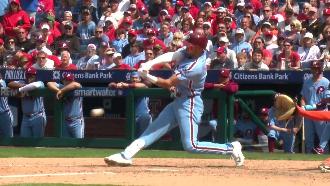 Phillies rally in the 9th inning to beat the Giants 3-2 in the first game of a doubleheader