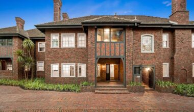 Toorak art deco apartment sells for $1.32 million