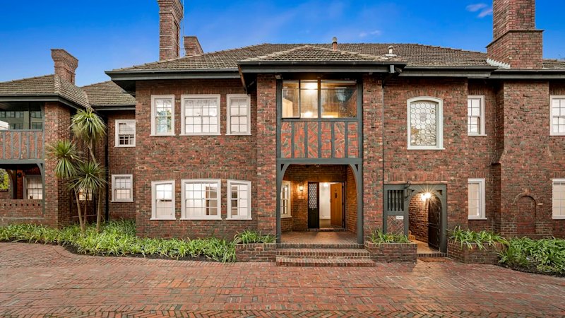 Toorak art deco apartment sells for $1.32 million