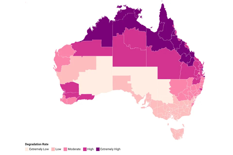 A map of Australia showing where higher degradation of solar panels occurs. It's worst the higher you go.
