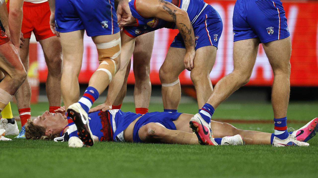 AFL 2026: Western Bulldog star Aaron Naughton will get a neck scan on Friday after his big fall