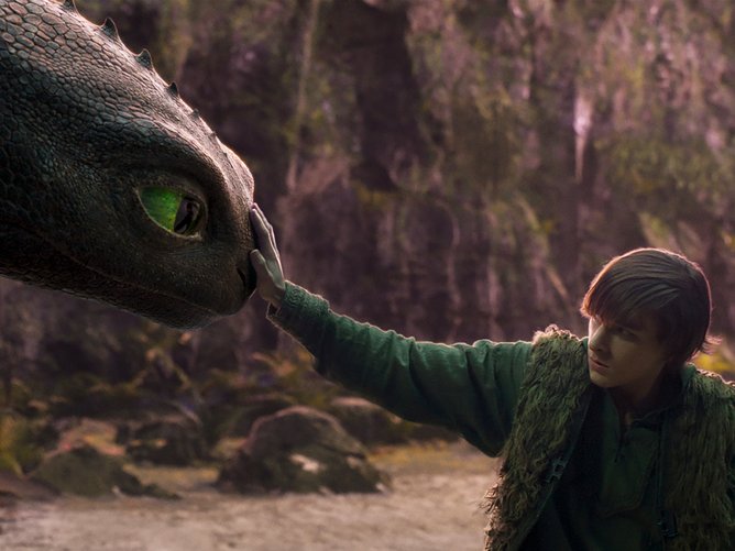 Mason Thames and Toothless in How to Train Your Dragon.