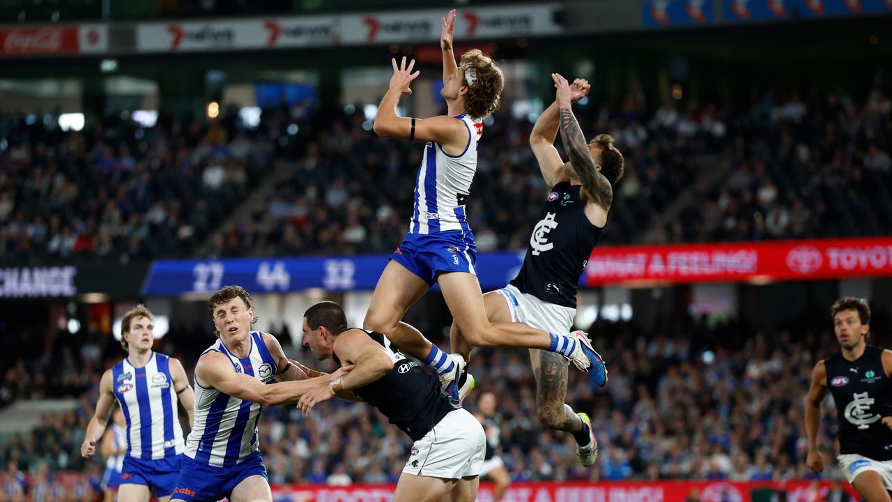 AFL 2026: North defeat Carlton after fourth quarter comeback, Jacob Weitering concussion, Michael Voss