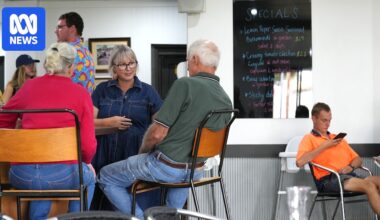 Farrer candidate funded by Rupert Murdoch's pro-climate son-in-law