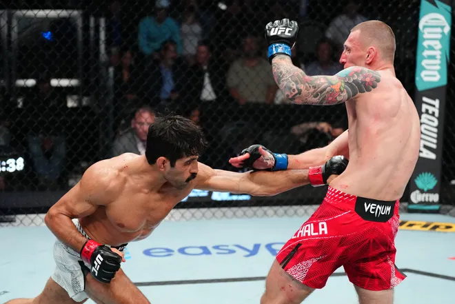 LAS VEGAS, NEVADA - APRIL 04: (L-R) Jose Delano of Brazil punches Robert Ruchala of Poland in a featherweight fight during the UFC Fight Night event at Meta APEX on April 04, 2026 in Las Vegas, Nevada. (Photo by Jeff Bottari/Zuffa LLC)