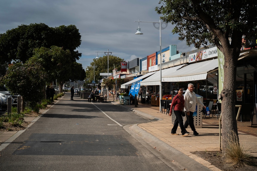 A street in a town on the Mornington Pensinsula.