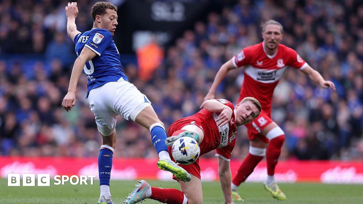 Kasey McAteer of Ipswich Town and Dael Fry of Middlesbrough challenge for a loose ball