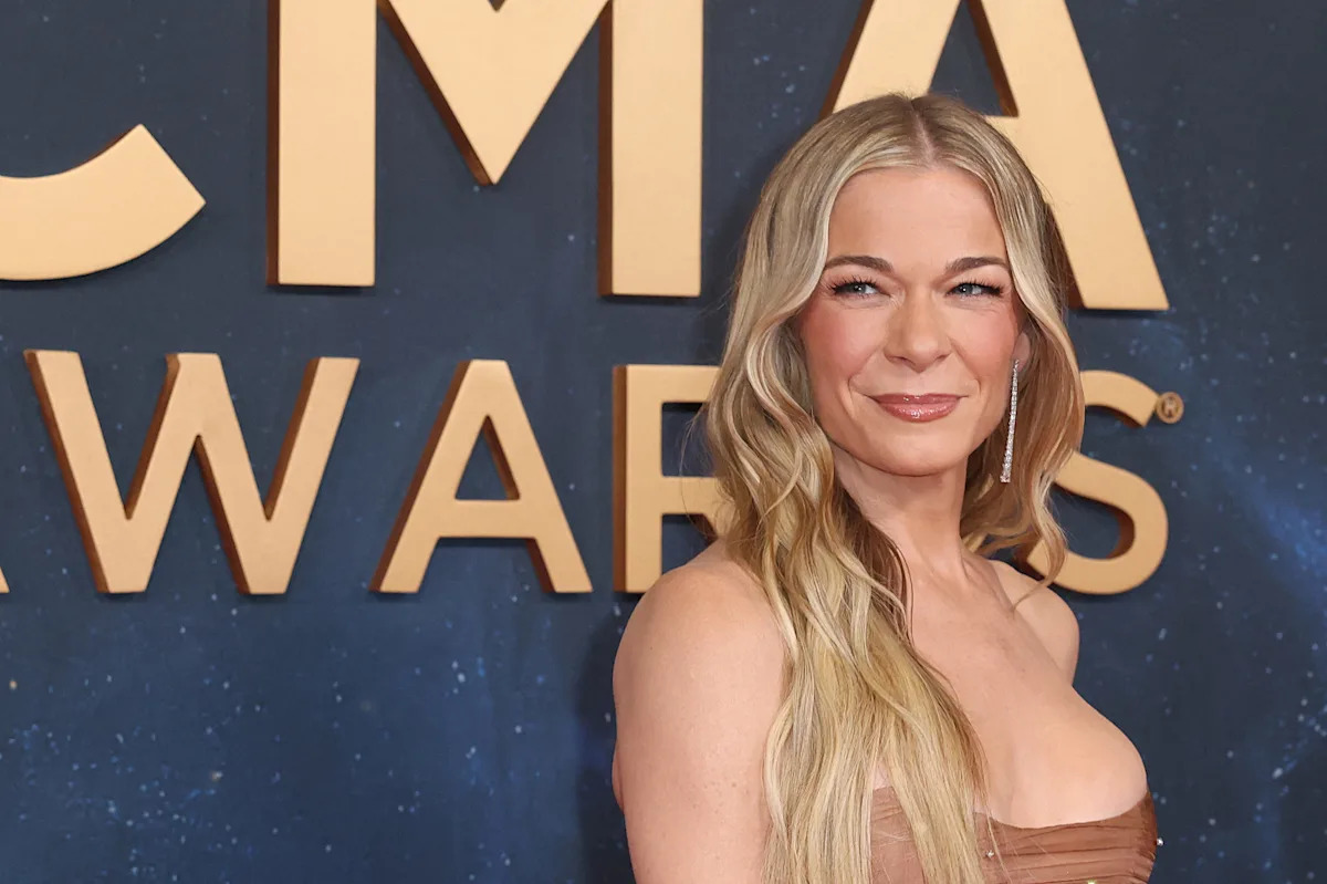 LeAnn Rimes gets emotional during 'deep jaw release' treatment