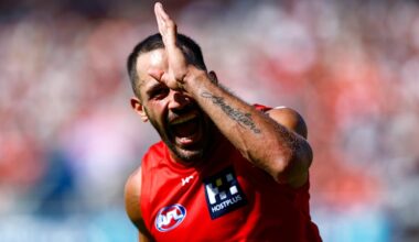 AFL Saturday LIVE: Dons have ‘come to play’ in daunting Suns assignment; Andrew Welsh performs ‘citizen’s arrest’ - The Age