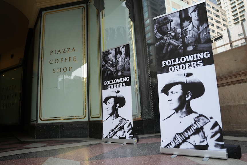 A sign supporting Ben Roberts-Smith outside court saying Following Orders.