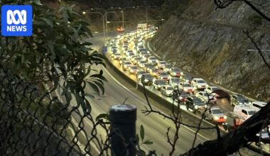 Commuters trapped in South Eastern Freeway gridlock blast lack of signage