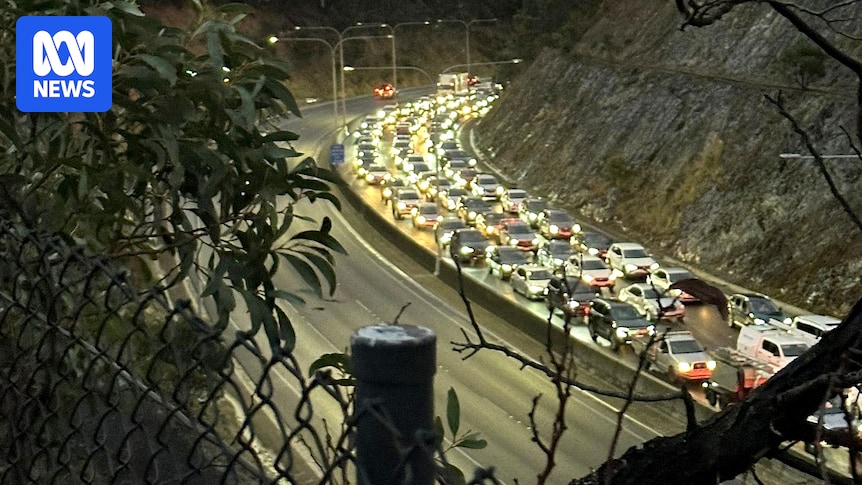 Commuters trapped in South Eastern Freeway gridlock blast lack of signage