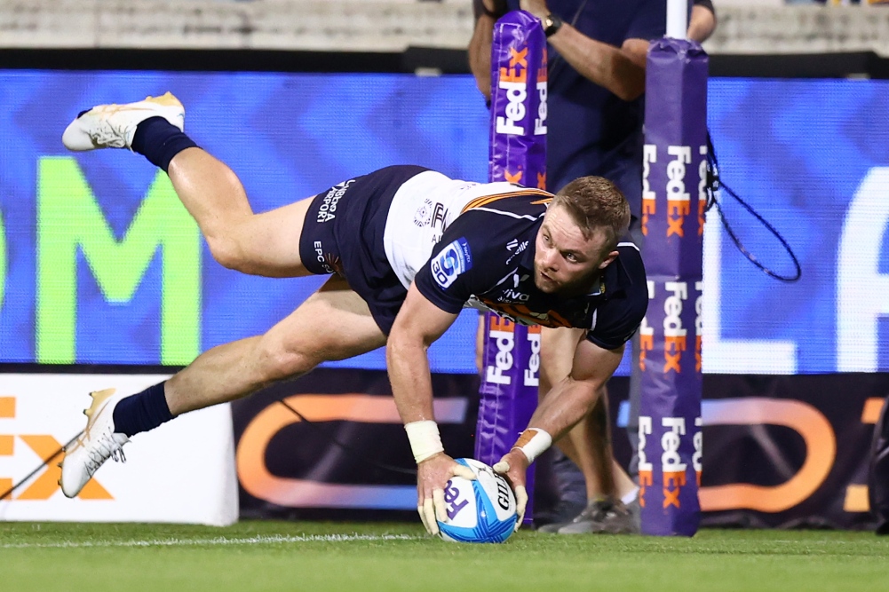 Farm life grounds Lonergan as scrumhalf prepares for Super Rugby century, Wallabies push