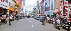 Sparse crowds in Pettah as Avurudu prices bite | Print Edition
