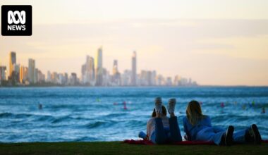 Queensland Tourism Industry Council calls for support from state, federal governments as operators at 'tipping point'