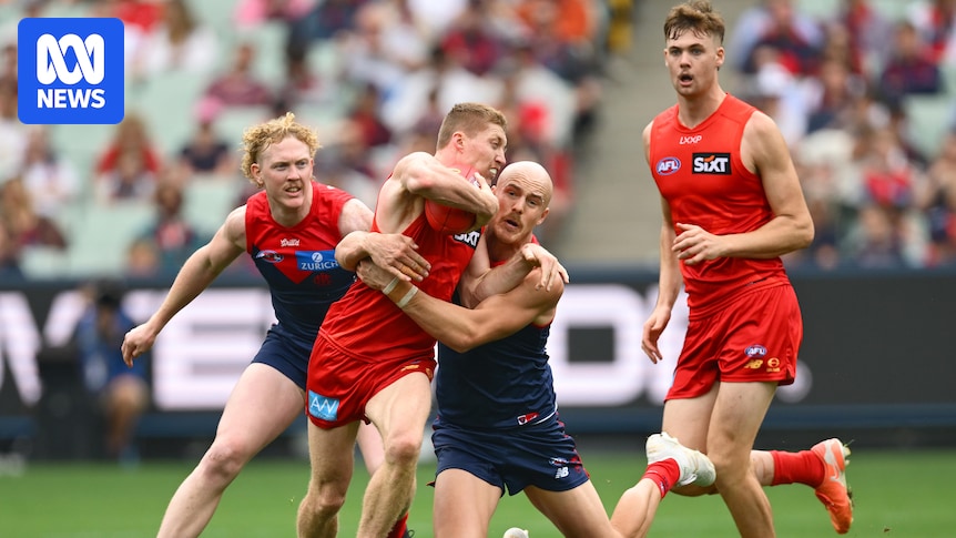 AFL round four live updates: Melbourne vs Gold Coast, Western Bulldogs vs Essendon — blog, scores and stats