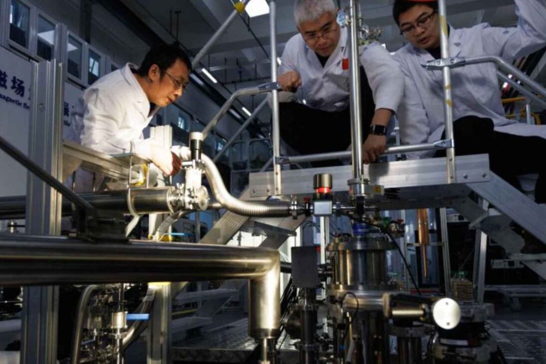 China has activated a magnet 700,000 times more powerful than the Earth's magnetic field. It operates for 200 hours, consumes little energy, and opens doors for quantum materials.