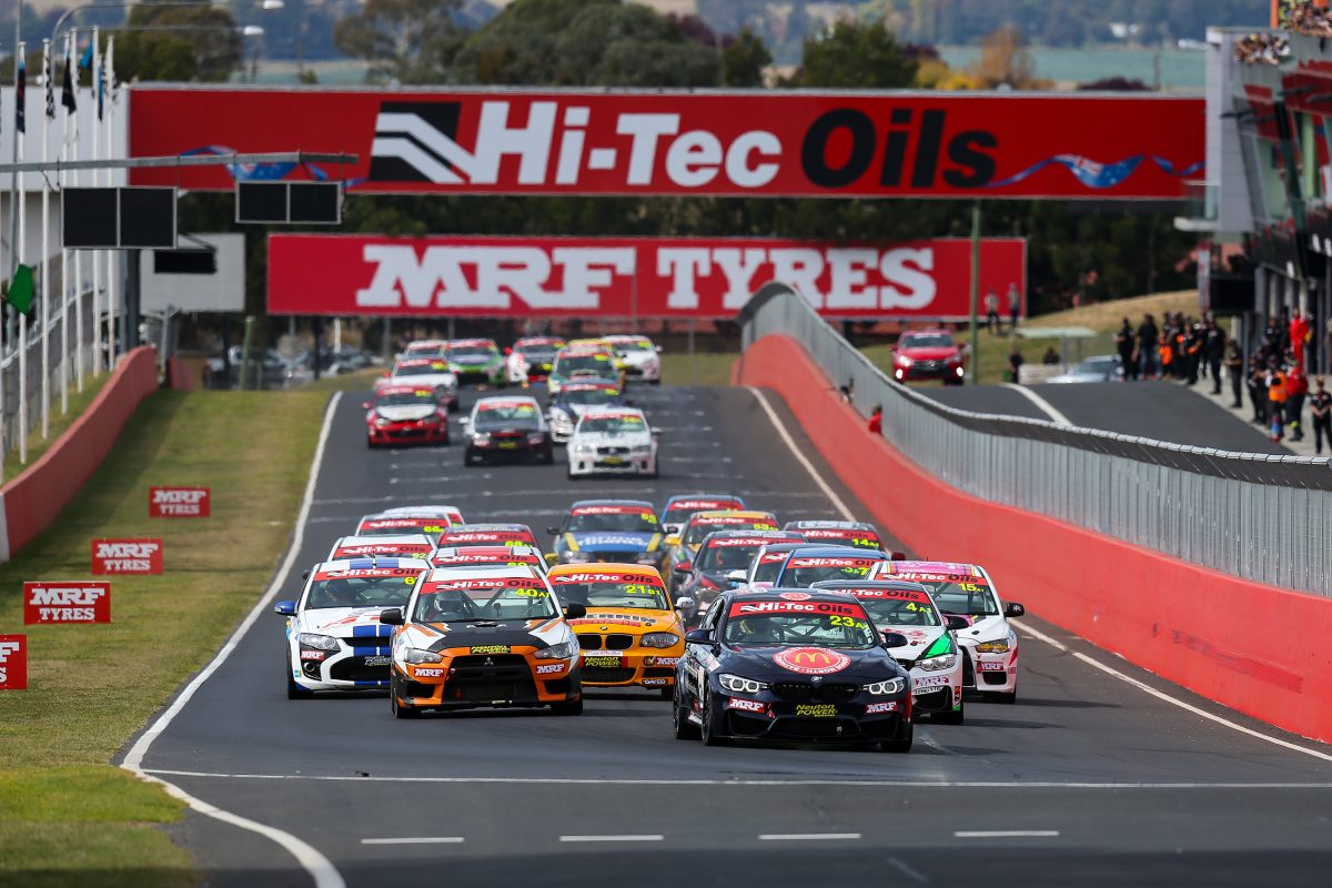 The start of the 2024 Bathurst 6 Hour.