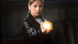 BUFFY THE VAMPIRE SLAYER, Sarah Michelle Gellar (holding 'The Dragon Sphere'), 'The Gift', (Season 5, aired May 22, 2001), 1997-2003. TM and Copyright © 20th Century Fox Film Corp. All rights reserved.