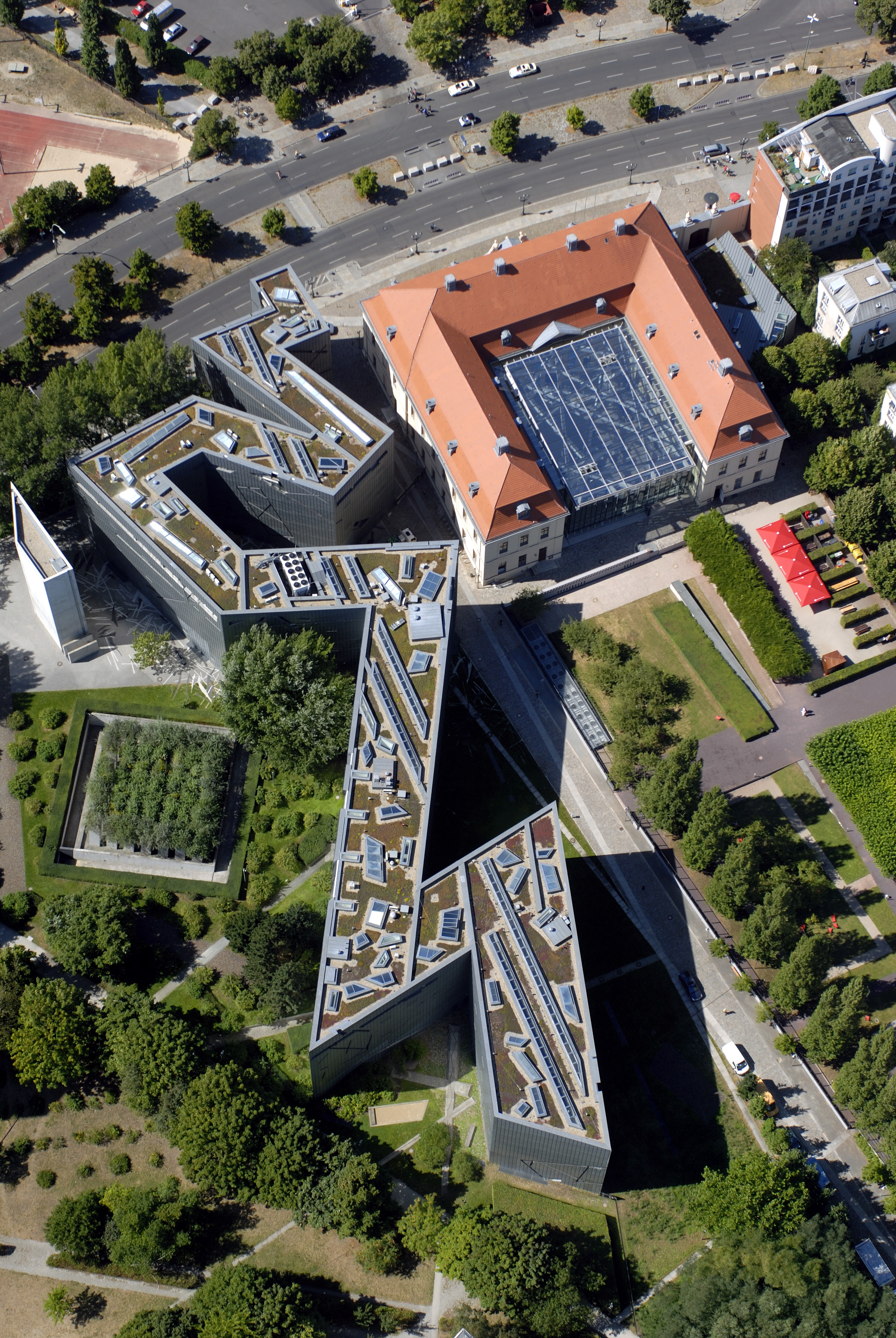 Jewish Museum Berlin on a sunny day, angular forms under blue sky