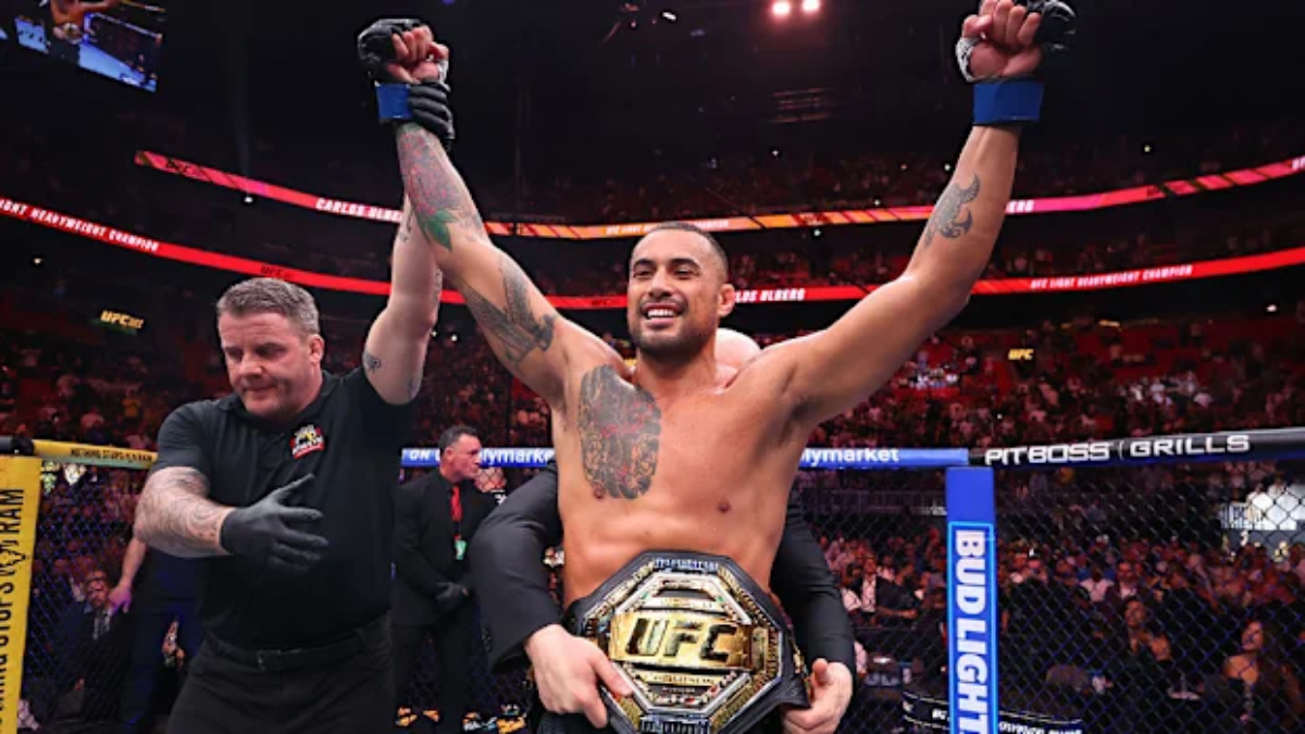 Carlos Ulberg wins title at UFC 327