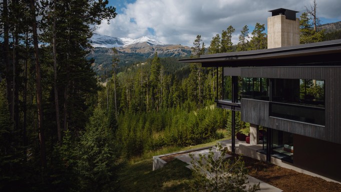 This Olson Kundig–Designed Montana Home Climbs Into the Treetops
