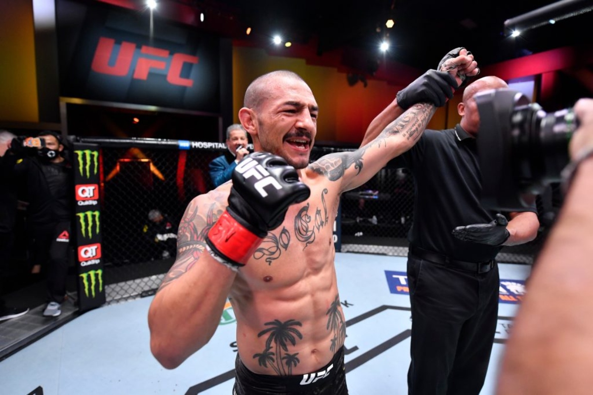 Cub Swanson celebrates win at UFC Apex