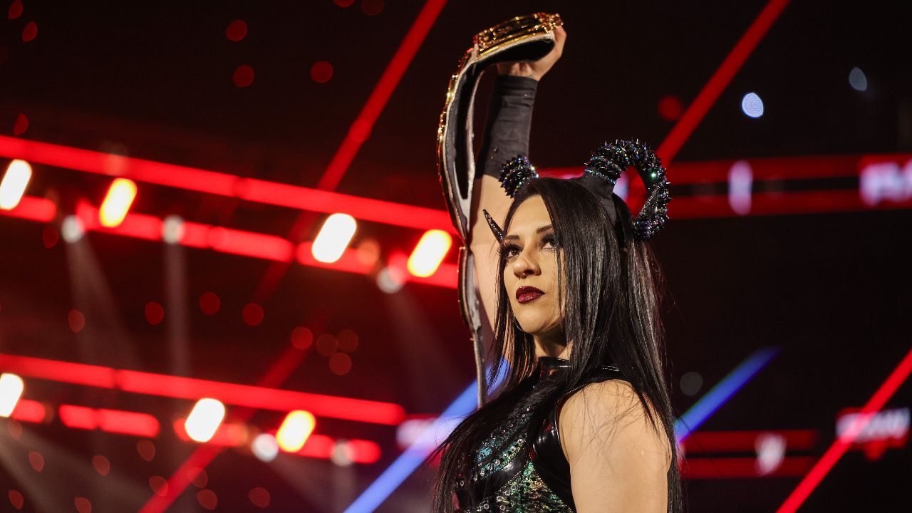 Stephanie Vaquer holding her title belt above her head