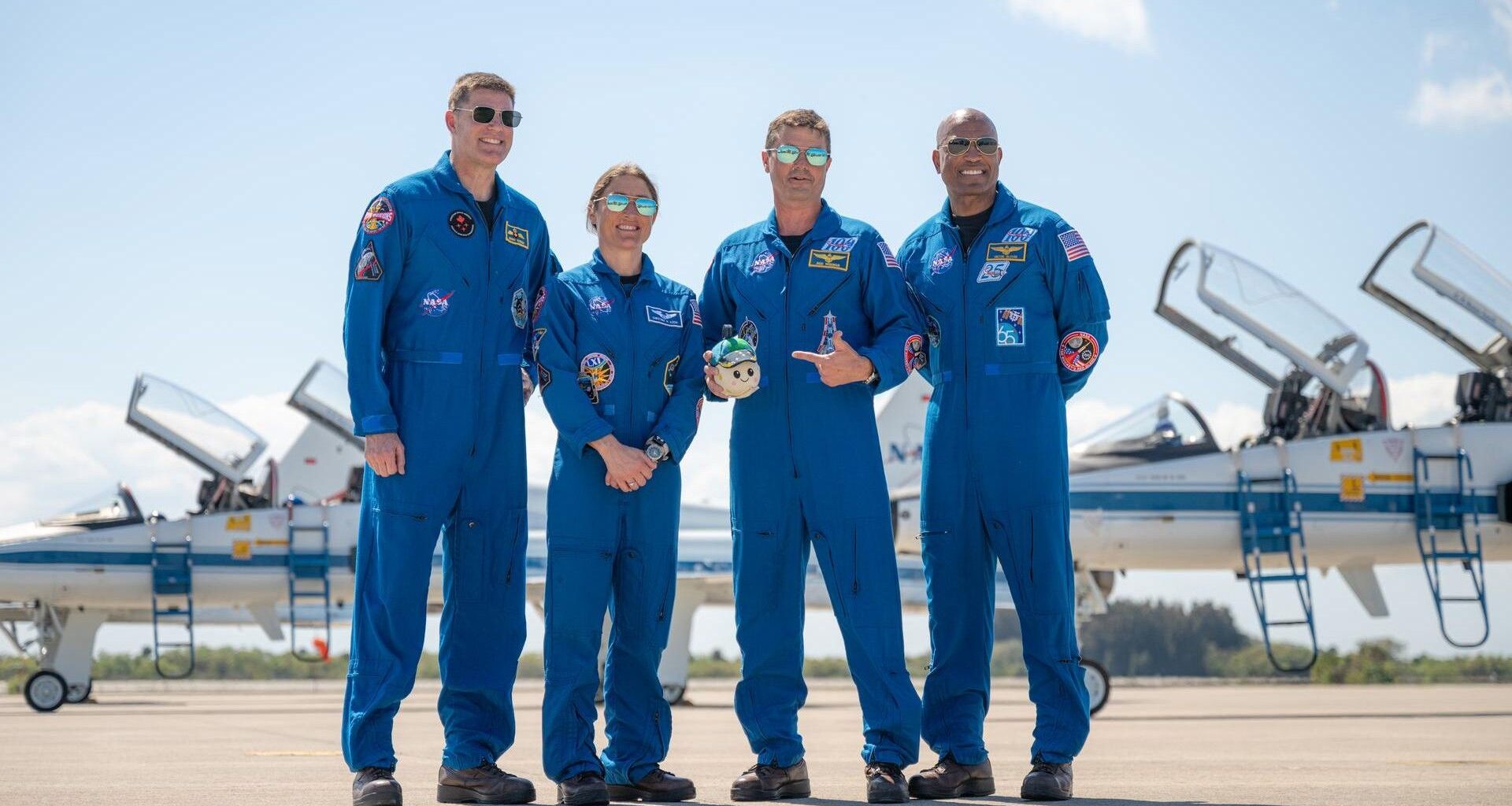 Artemis 2 astronauts reveal adorable zero-g indicator 'Rise' photo of the day for March 31, 2026