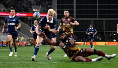 Barrett's Super Point winner as Blues recover after late Reds surge