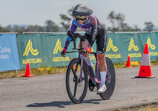 NZ para-cyclist team competes