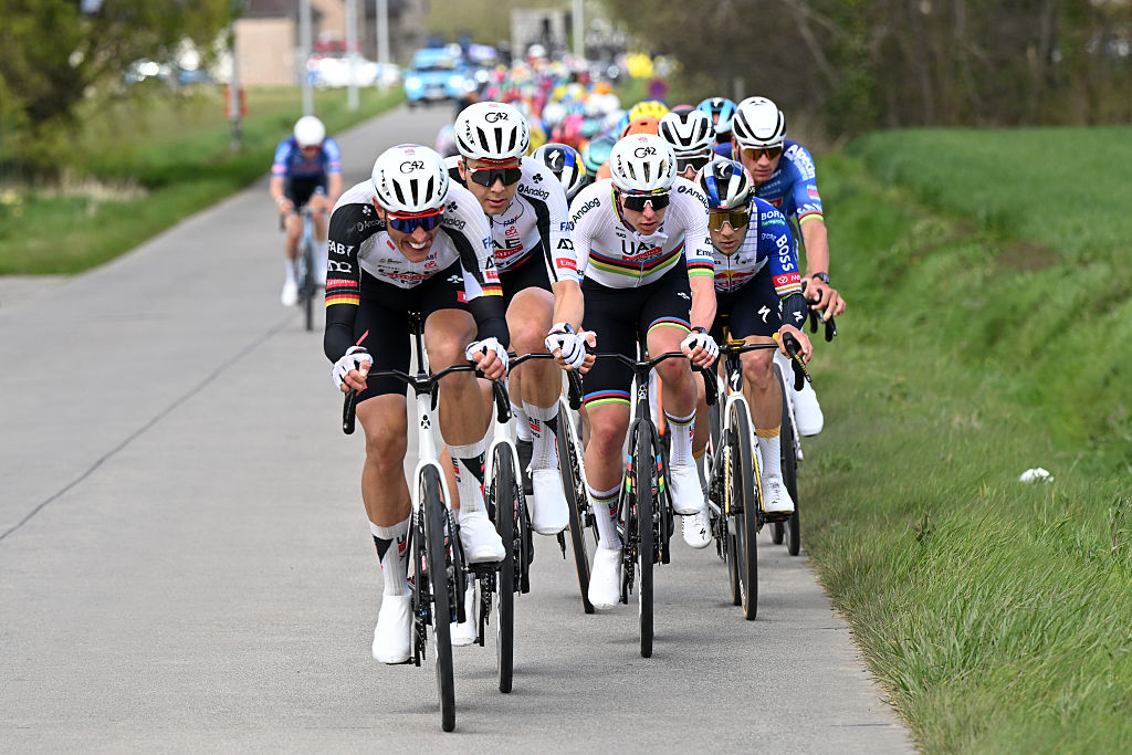 Two UAE riders lead the peloton with Pogacar behind