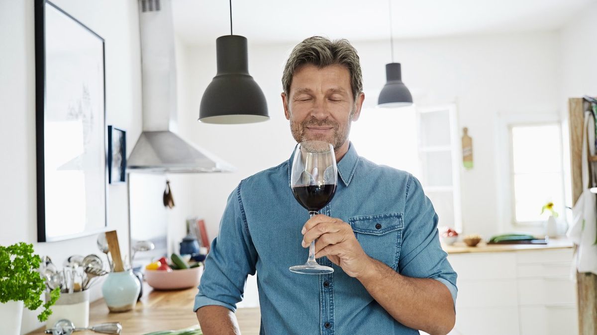 Doctors believe moderate wine drinking is linked to slower ageing in men
