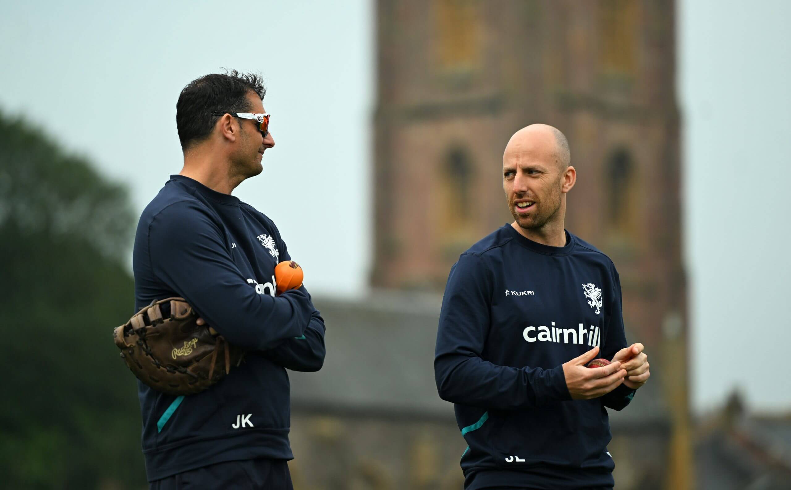 Somerset head coach Jason Kerr and Jack Leach in conversation at training