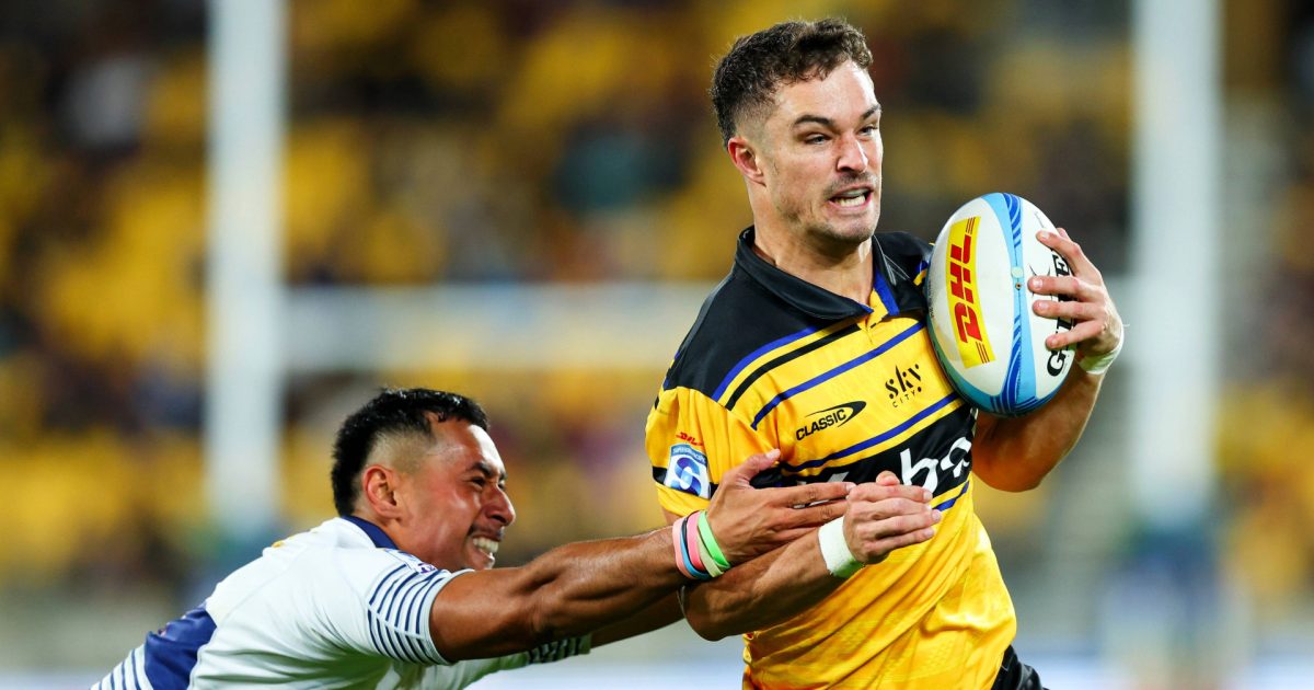 Callum Harkin stars as Hurricanes run away with dominant win over Blues