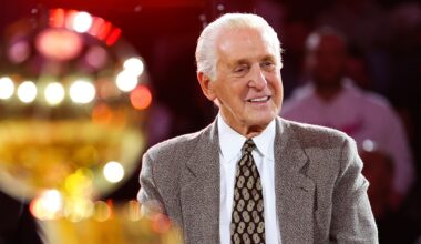 Pat Riley becomes 1st coach immortalized by Lakers with statue
