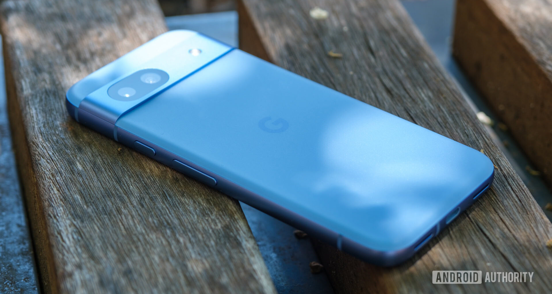 Google Pixel 8a buttons