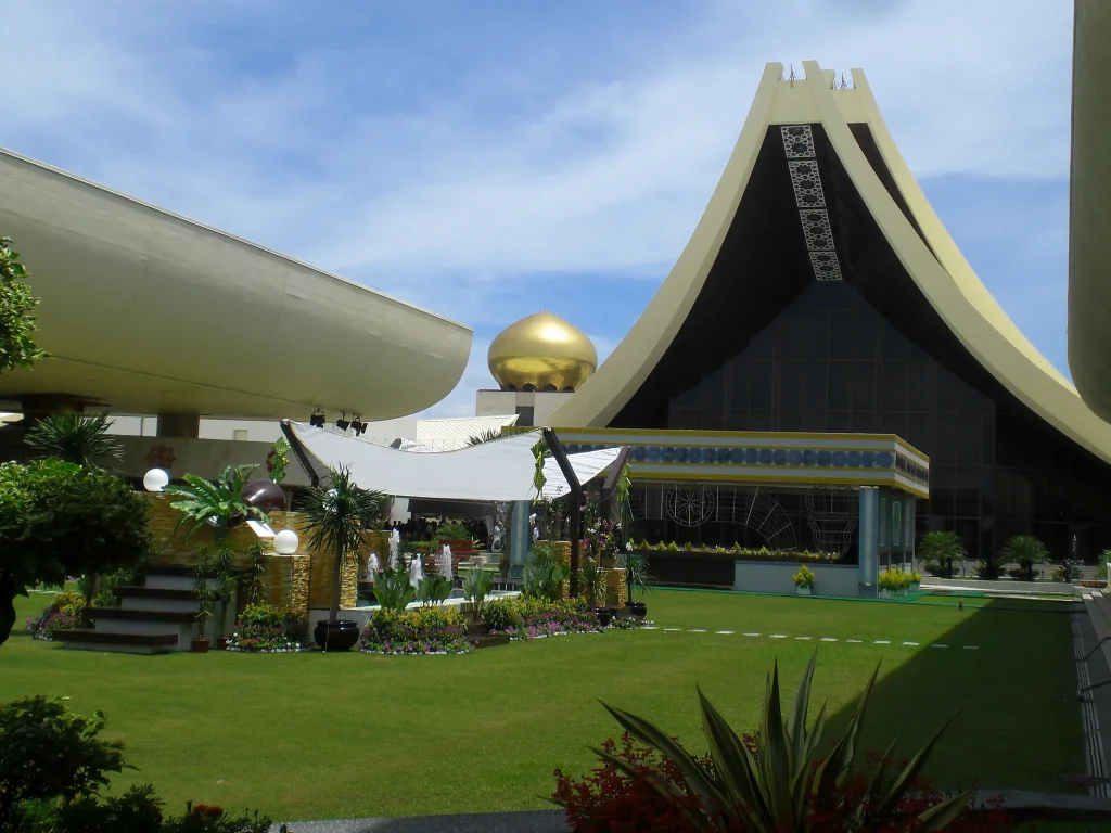 The Sultan of Brunei has the largest residential palace in the world