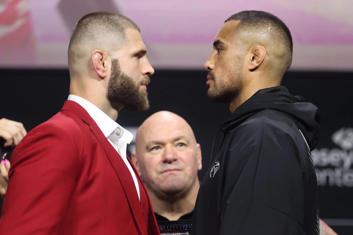 Jiri Prochazka and Carlos Ulberg staredown